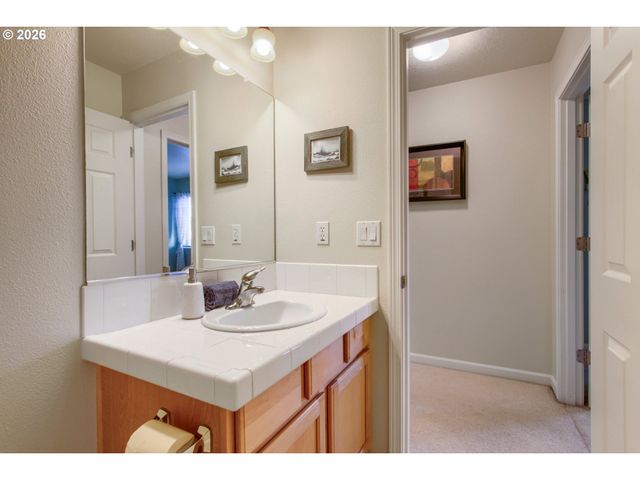 3667 Se ALEXANDER St, Hillsboro, OR 97123