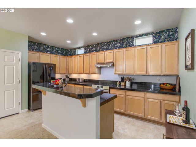 3667 Se ALEXANDER St, Hillsboro, OR 97123