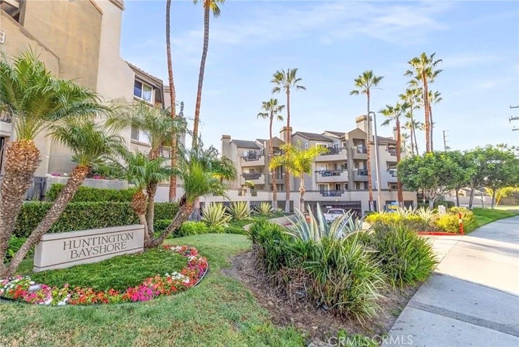430 Lake Street 304, Huntington Beach, CA 92648 — photo 2
