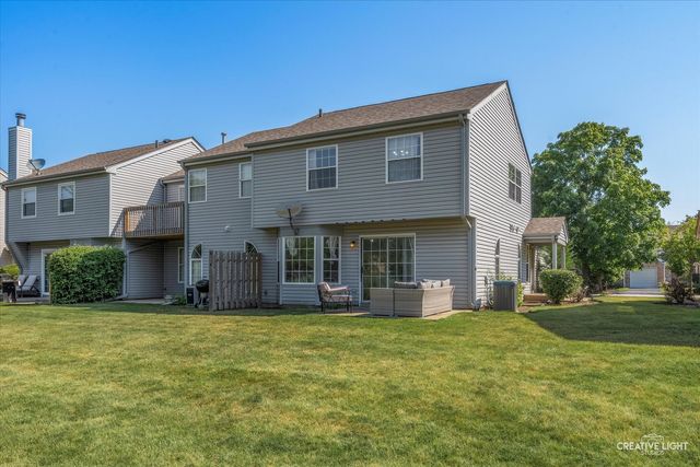 61 King Drive, Streamwood, IL 60107