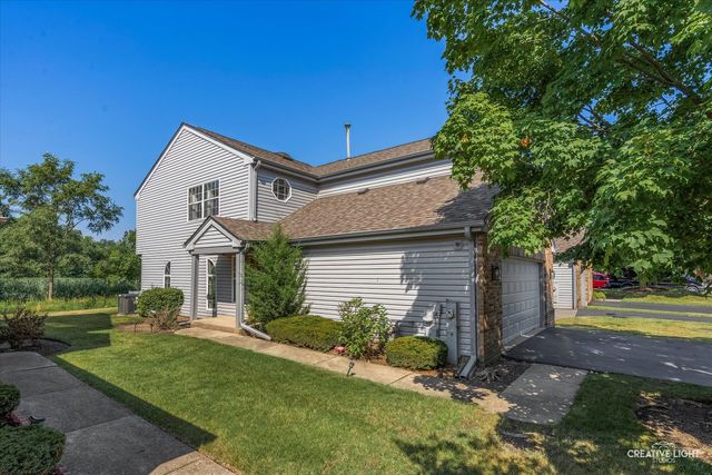 61 King Drive, Streamwood, IL 60107
