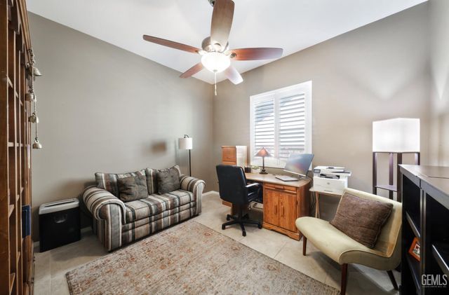 10006 Besancon Way, Bakersfield, CA 93306