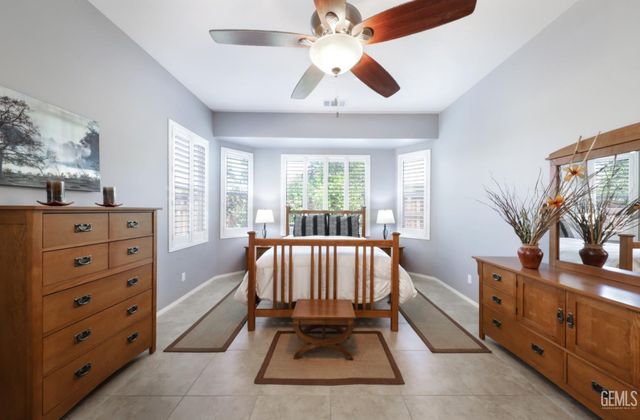 10006 Besancon Way, Bakersfield, CA 93306