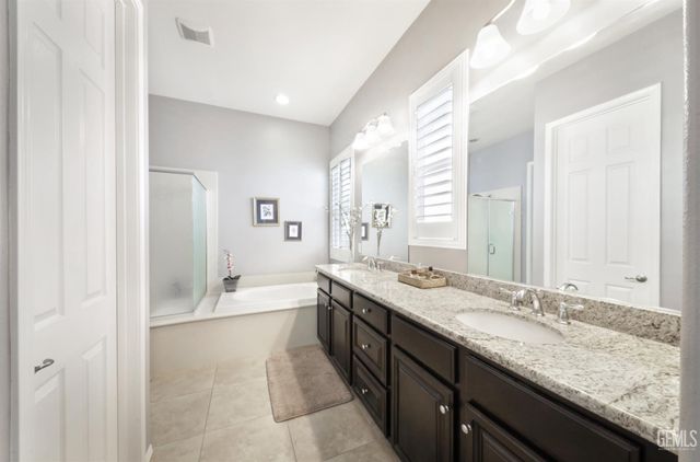 10006 Besancon Way, Bakersfield, CA 93306