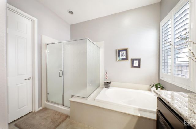 10006 Besancon Way, Bakersfield, CA 93306