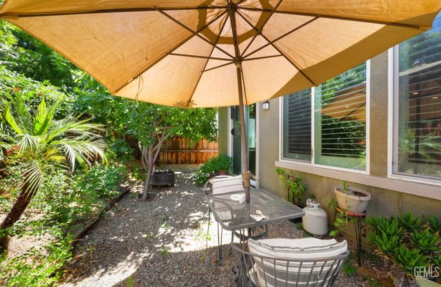 10006 Besancon Way, Bakersfield, CA 93306