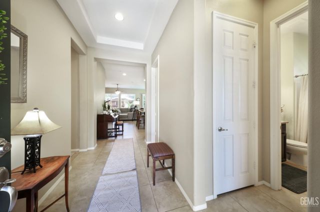 10006 Besancon Way, Bakersfield, CA 93306
