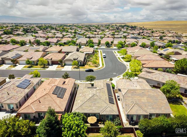 10006 Besancon Way, Bakersfield, CA 93306