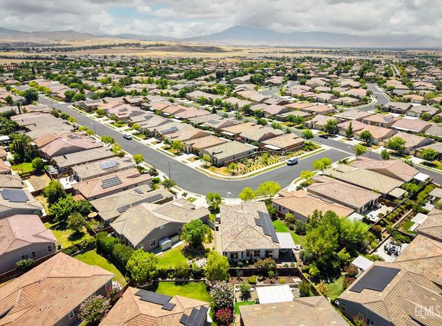 10006 Besancon Way, Bakersfield, CA 93306
