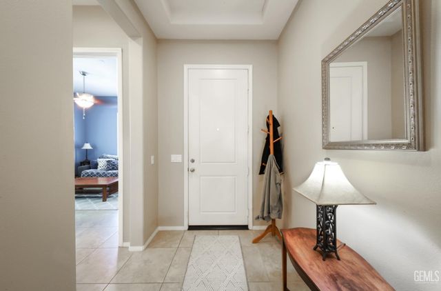 10006 Besancon Way, Bakersfield, CA 93306