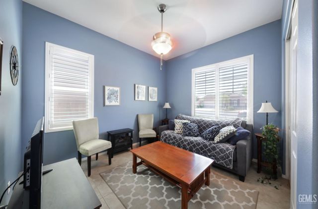 10006 Besancon Way, Bakersfield, CA 93306