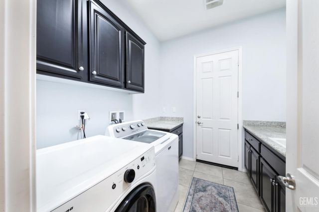 10006 Besancon Way, Bakersfield, CA 93306
