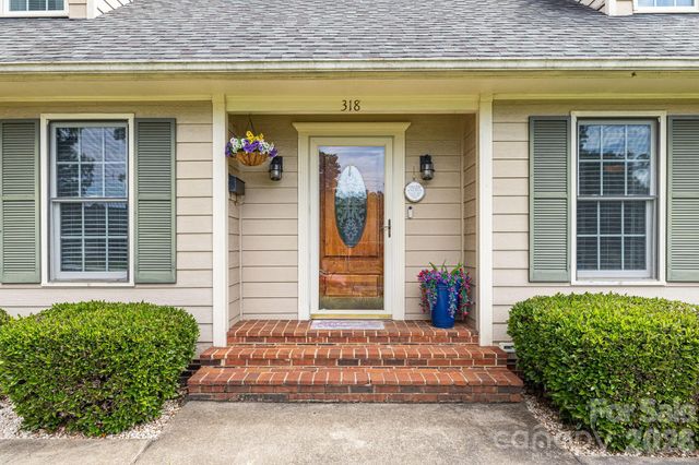 318 Sharon Avenue NW, Lenoir, NC 28645