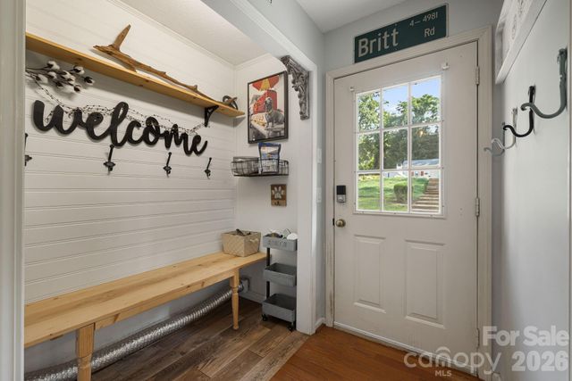 318 Sharon Avenue NW, Lenoir, NC 28645