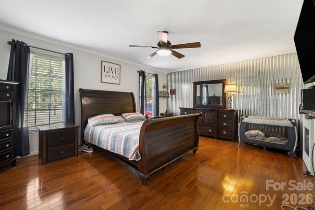 318 Sharon Avenue NW, Lenoir, NC 28645