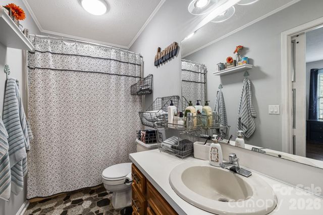 318 Sharon Avenue NW, Lenoir, NC 28645
