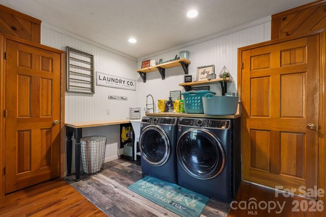 318 Sharon Avenue NW, Lenoir, NC 28645