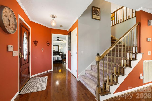 318 Sharon Avenue NW, Lenoir, NC 28645