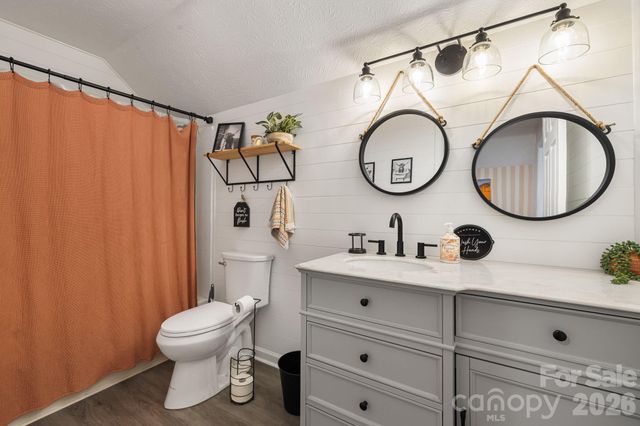 318 Sharon Avenue NW, Lenoir, NC 28645