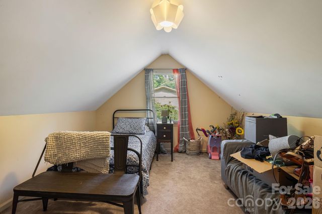 318 Sharon Avenue NW, Lenoir, NC 28645