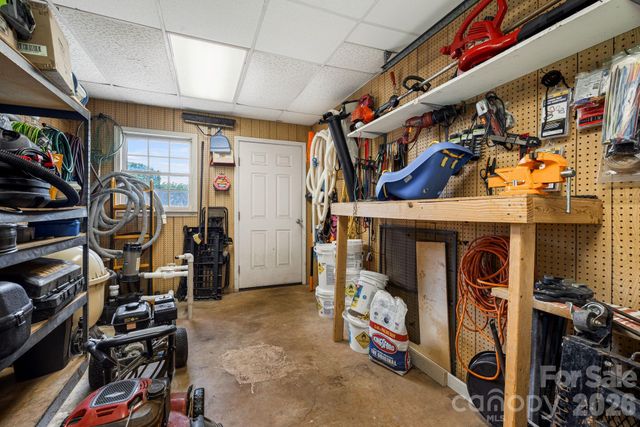 318 Sharon Avenue NW, Lenoir, NC 28645