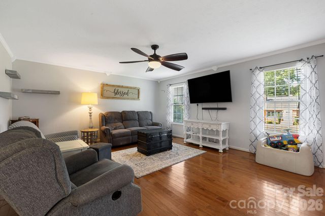 318 Sharon Avenue NW, Lenoir, NC 28645