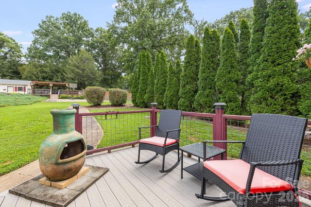 318 Sharon Avenue NW, Lenoir, NC 28645