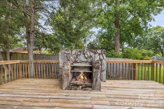 318 Sharon Avenue NW, Lenoir, NC 28645