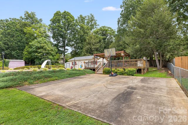 318 Sharon Avenue NW, Lenoir, NC 28645