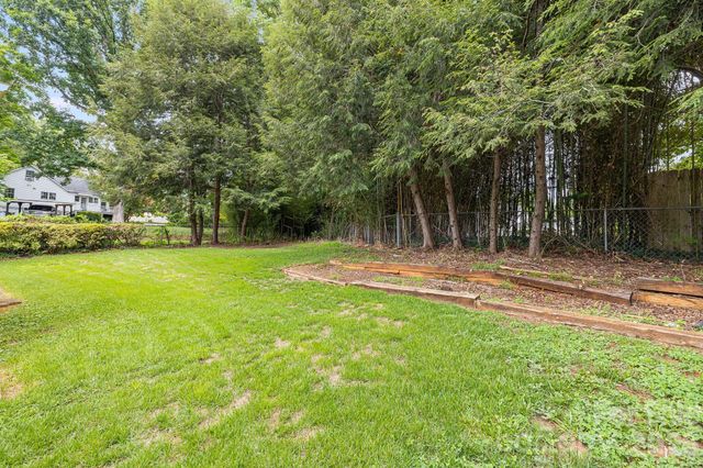 318 Sharon Avenue NW, Lenoir, NC 28645