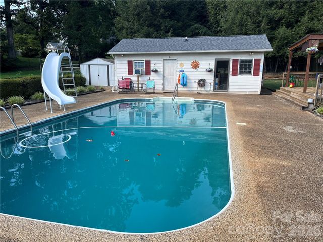 318 Sharon Avenue NW, Lenoir, NC 28645