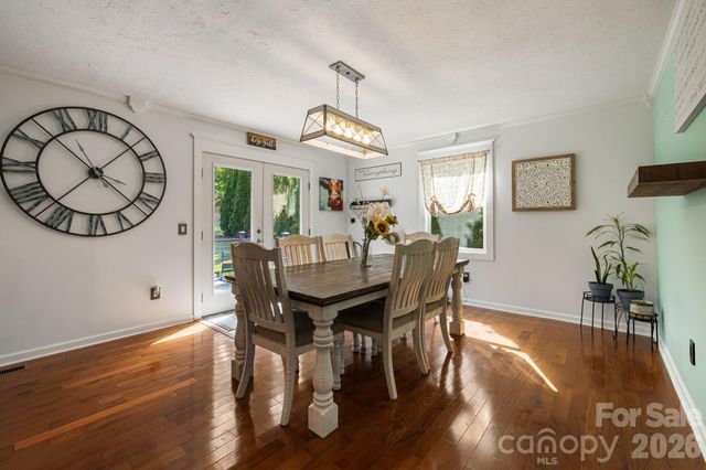 318 Sharon Avenue NW, Lenoir, NC 28645