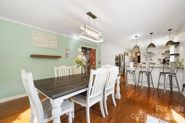 318 Sharon Avenue NW, Lenoir, NC 28645
