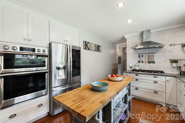 318 Sharon Avenue NW, Lenoir, NC 28645