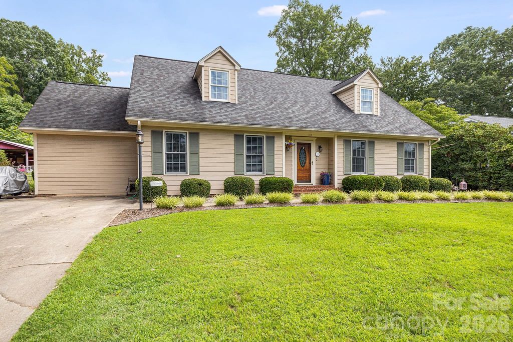 318 Sharon Avenue NW, Lenoir, NC 28645