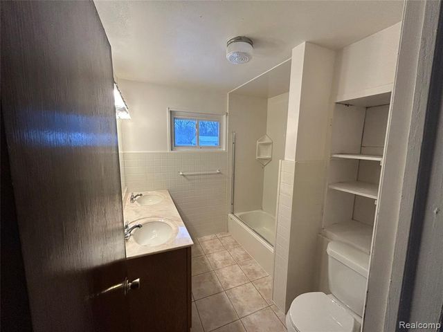 2425 Nerredia Street, Flint, MI 48532