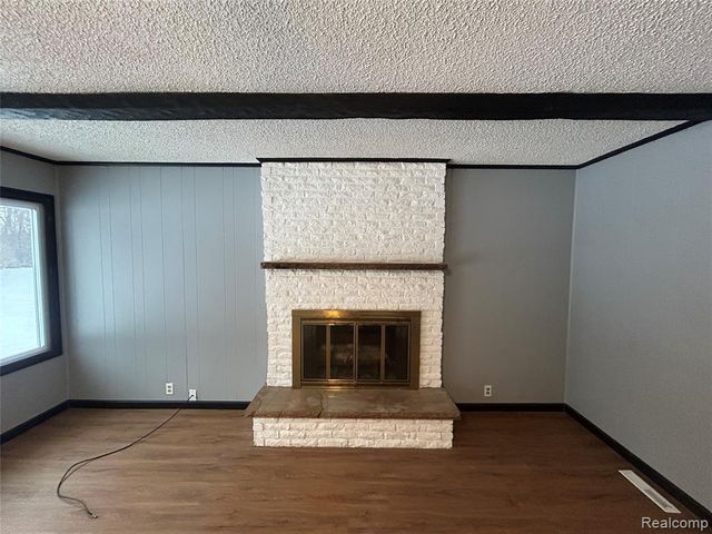 2425 Nerredia Street, Flint, MI 48532