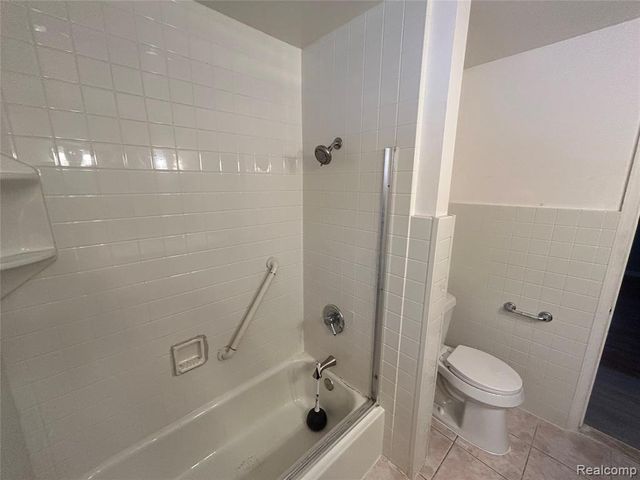 2425 Nerredia Street, Flint, MI 48532