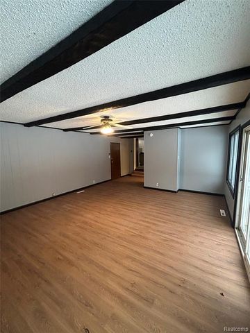 2425 Nerredia Street, Flint, MI 48532