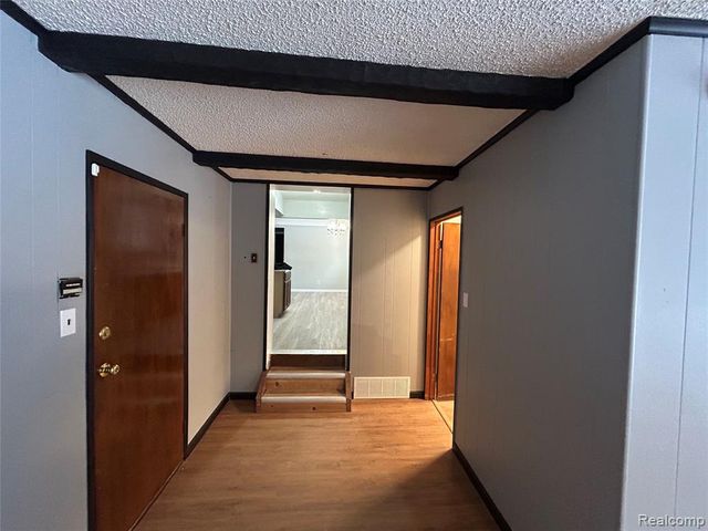 2425 Nerredia Street, Flint, MI 48532