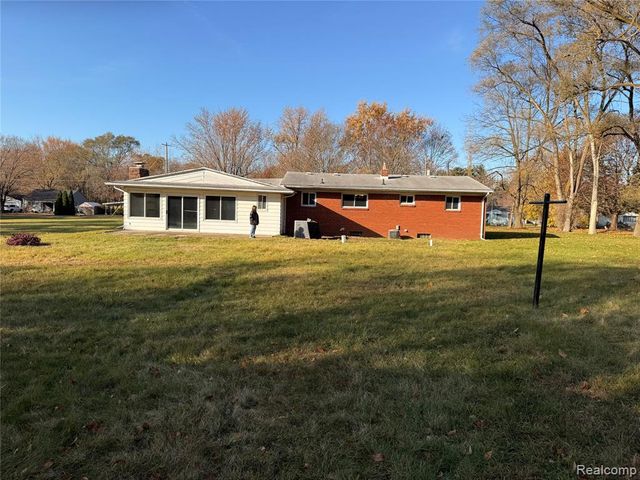 2425 Nerredia Street, Flint, MI 48532