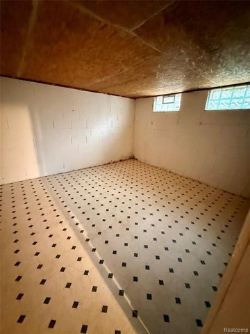 2425 Nerredia Street, Flint, MI 48532