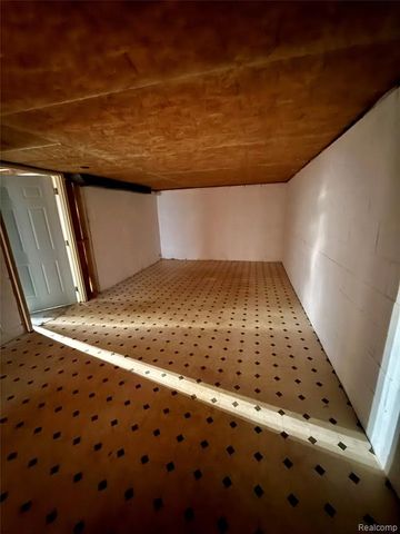 2425 Nerredia Street, Flint, MI 48532