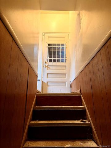 2425 Nerredia Street, Flint, MI 48532