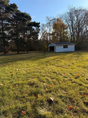 2425 Nerredia Street, Flint, MI 48532