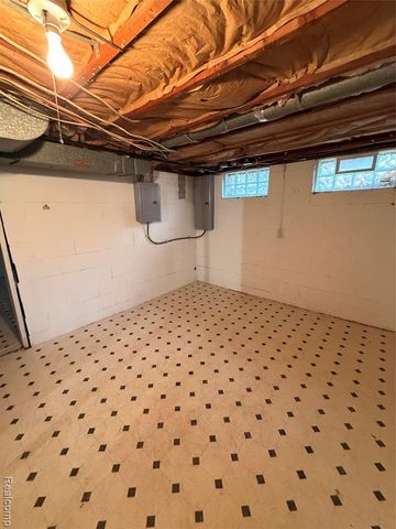 2425 Nerredia Street, Flint, MI 48532