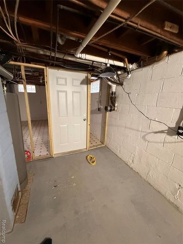 2425 Nerredia Street, Flint, MI 48532