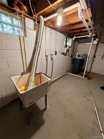 2425 Nerredia Street, Flint, MI 48532