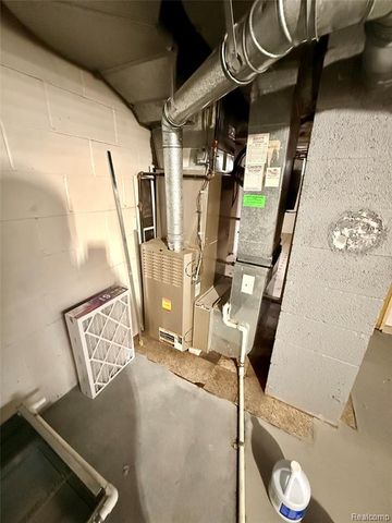 2425 Nerredia Street, Flint, MI 48532