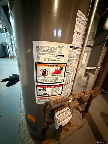 2425 Nerredia Street, Flint, MI 48532